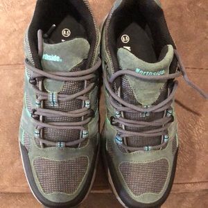 Northside Hiking Sneakers in 8.5 excellent condition!